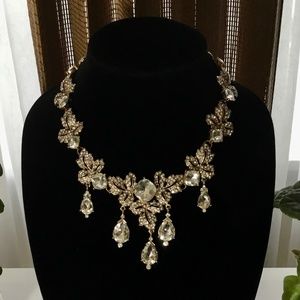 Exquisite Oscar de la Renta Crystal Rose Gold Tone Necklace